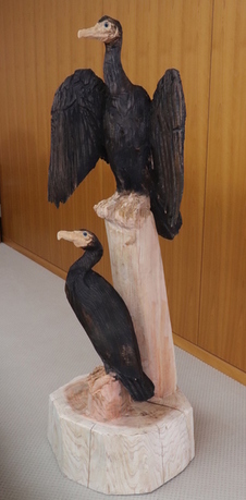 太田和徳さんから寄附された鵜の木彫「ひとやすみ」