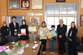 児童図書50冊を贈呈