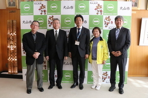 特定非営利活動法人こどもサポートクラブ東海が文部科学大臣表彰受賞報告の様子