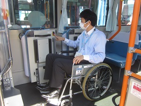 降車ボタンを押します