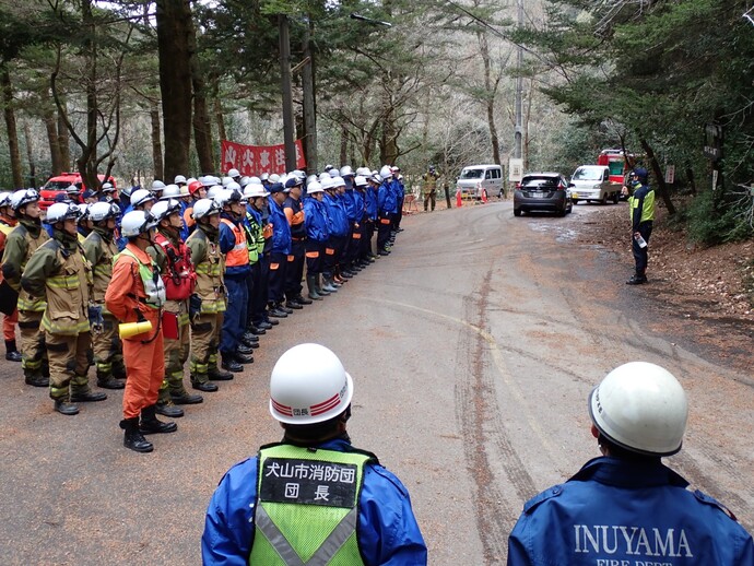 職員・団員が整列している写真