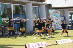 児童センターの子どもたちによるダンス