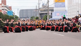 犬山駅東のパレードの写真