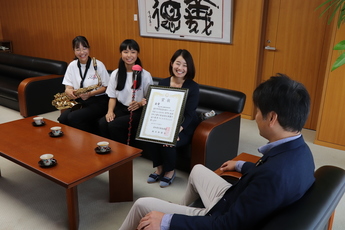 東海大会へ出場報告を行う南部中学校吹奏楽部