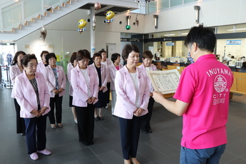 感謝状を受け取る愛知さくらライオンズクラブ会長