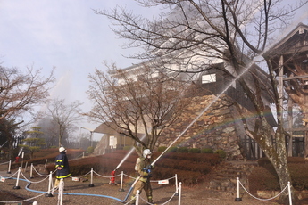 犬山城への放水の様子