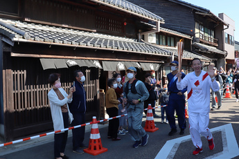 聖火リレー磯部家住宅前