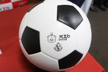 寄贈されたサッカーボール