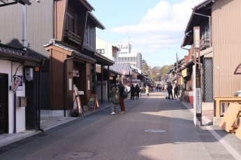 福祉会館解体前の本町通から犬山城を望む