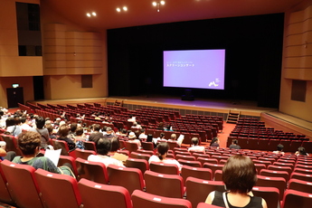 演奏前の大ホール