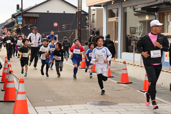 城下町を駆けるランナーたち