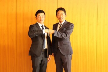 (左)川村さんと(右)原市長の写真