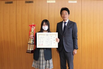 小島さんと原市長の写真