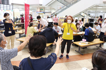 認知症予防体操の様子