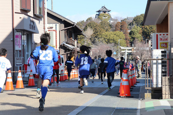 城下町を駆け抜けるランナーたち