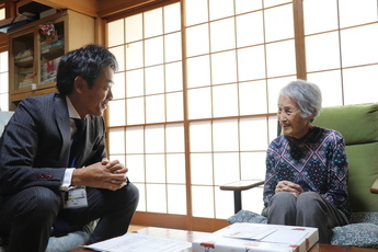 (左)原市長(右)近藤一惠さんの写真