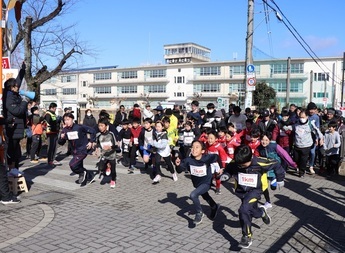 いぬやまランニングフェスティバル1kmスタートの様子