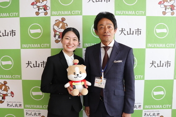 日比野さん（写真左）と原市長