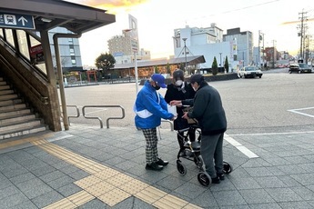 犬山駅西での募金の様子