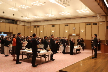 挨拶をする原市長