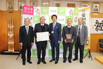 東コミュニティ推進協議会の皆さんと原市長