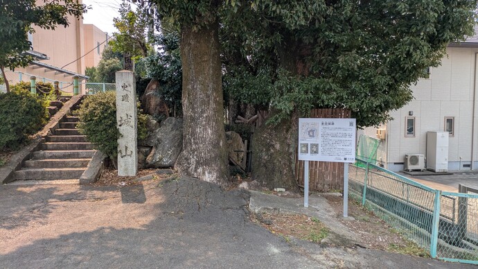 楽田小学校城山の写真