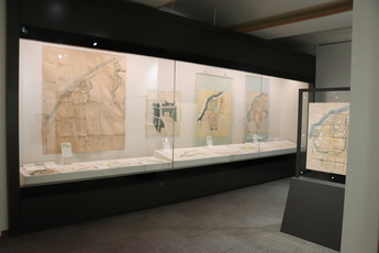 企画展で展示されている絵図