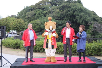 原市長らによるわん丸君の紹介