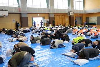 シェイクアウト訓練の様子