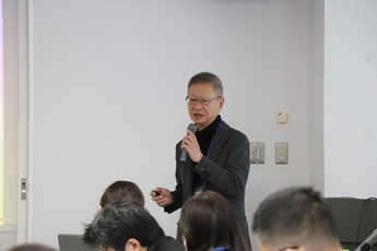 稲田眞治医師による講義の様子