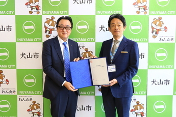 エナジーサポート株式会社代表取締役社長の藤原聖氏と原市長